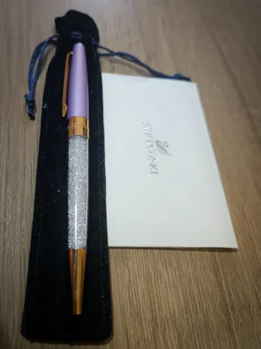 Caneta Swarovski Crystalline Stardust Lilás Rosé 5354901 Original com Certificado
