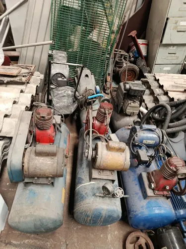 Vendo compressores,motor,policorte,torno,plena