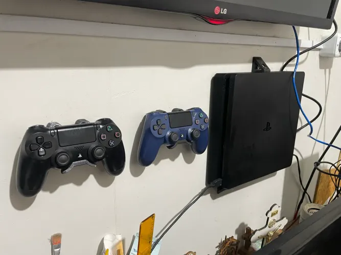 PlayStation 4 Slim de 500GB + Jogos + Suporte para parede