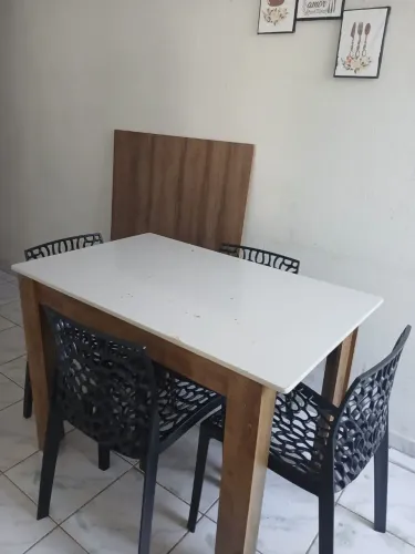 Mesa com/sem as cadeiras (leia a descrição)