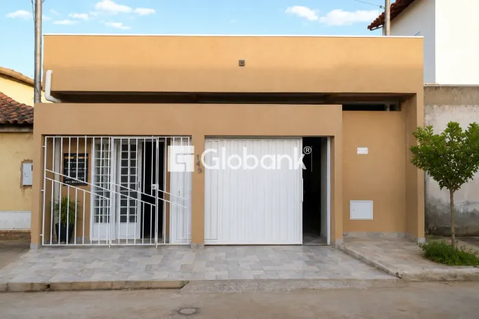 Casa para aluguel em Montes Claros/MG, no bairro Acácias, 03 Quarto(s), 01 Vaga