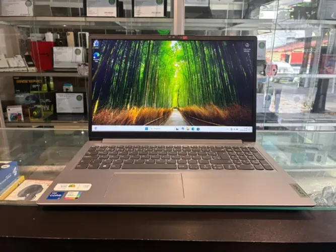Notebook Lenovo - Intel Core i7, 12GB de RAM e SSD de 512GB