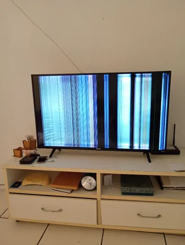 Vendo tv Semp 43 polegadas com defeito