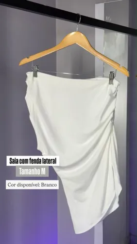 Saia com fenda lateral