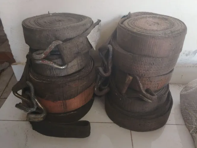 Cinta de amarração de carga.