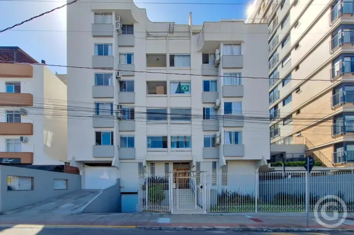 Apartamento amplo com vaga de garagem no Estreito