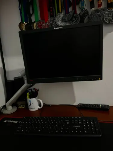 Monitor 22 LCD - LENOVO + suporte articulado