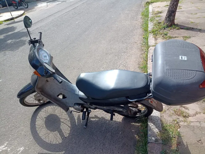 Honda biz 2000 - usada pra ir pra faculdade