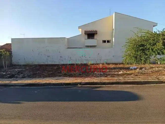 Terreno a venda em esquina privilegiada em Jaú