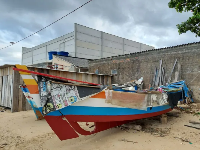 Vende-se Rancho de Pesca e barcos