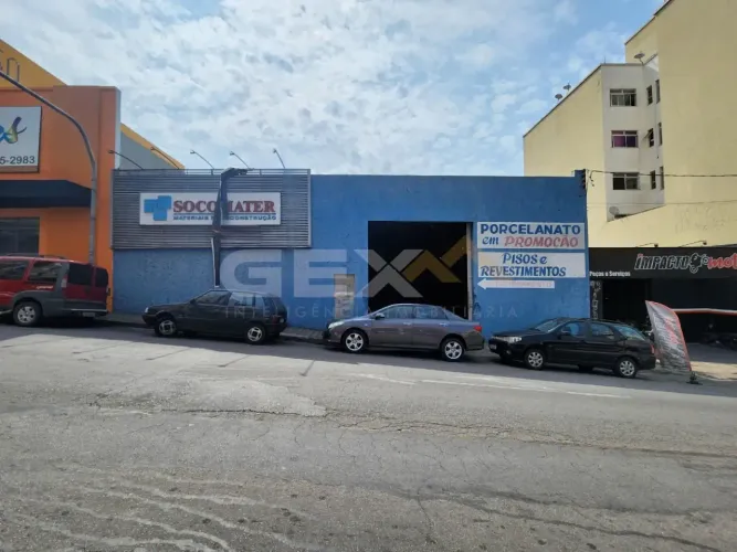 Galpão à venda com 800m², sendo 20m² de frente, Rua Piauí, Centro - Divinópolis