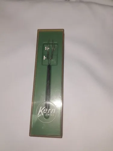 Antigo e raríssimo tira linhas duplo cursado da marca KERN
