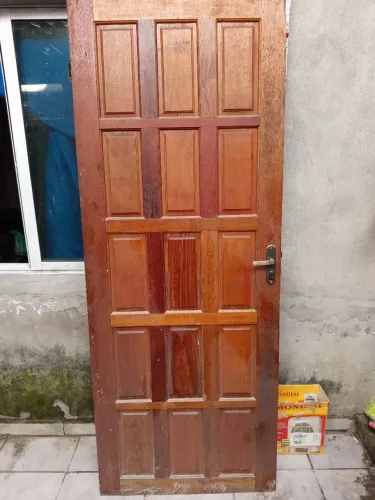 Porta de Madeira Maciça Trabalhada (Excelente Estado!)