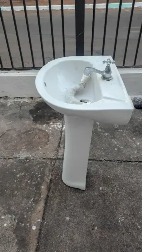 Vendo pia/lavatório de banheiro com coluna, conforme fotos.