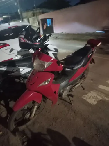 Vendo essa moto toda durinha top 2.500