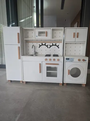 Cozinha e lavanderia de brinquedo de madeira 