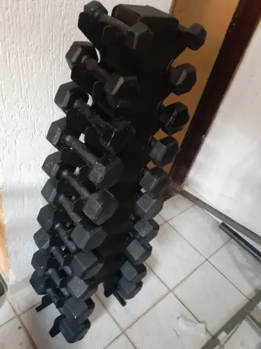 Torre de halteres sextavados pintados novos 