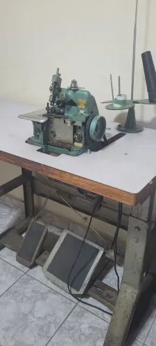 Maquina de costura Overlock
