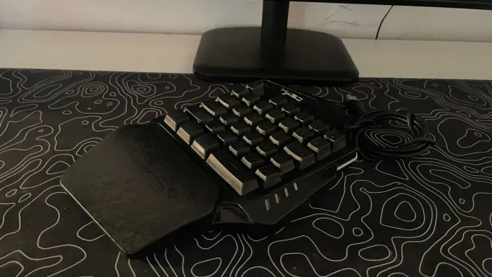 Teclado de Uma Mão - Semi Novo