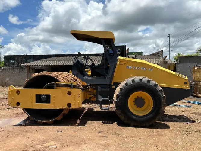 Rolo BOMAG compactador BW212 PD-40 ano 2011