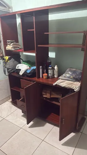 Vende-se Estante