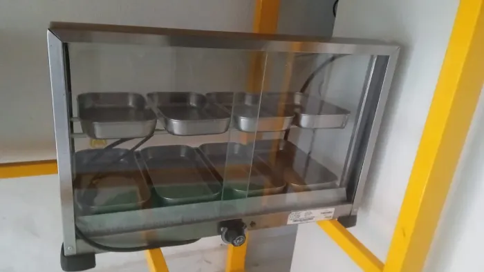 Estufa semi nova com 8 bandejas, funcionando normalmente