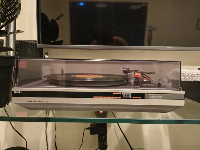 Raridade toca disco philips p212
