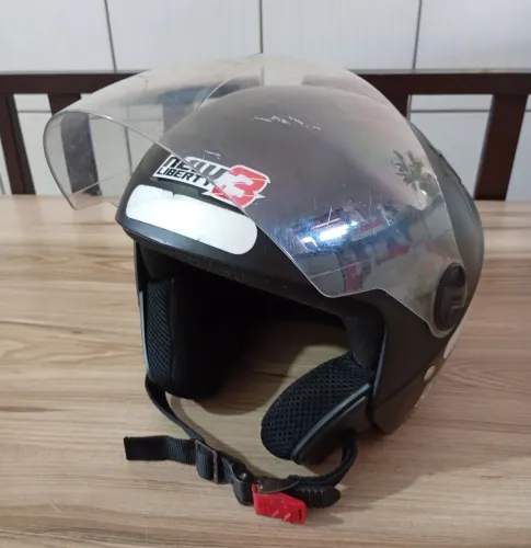 Capacete aberto 