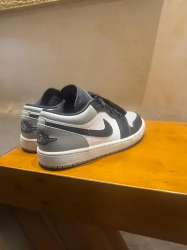 Tênis Nike Air Jordan Low 1