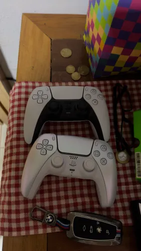 Vendo ps5 usado poucas vezes,mídia física e digital,1TB é dois controles