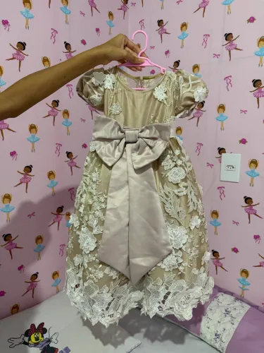 Aluga-se vestido infantil de festa