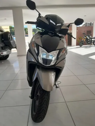 Vendo moto elite Honda com 3900 km .Único dono com revisões feita na concessionaria.