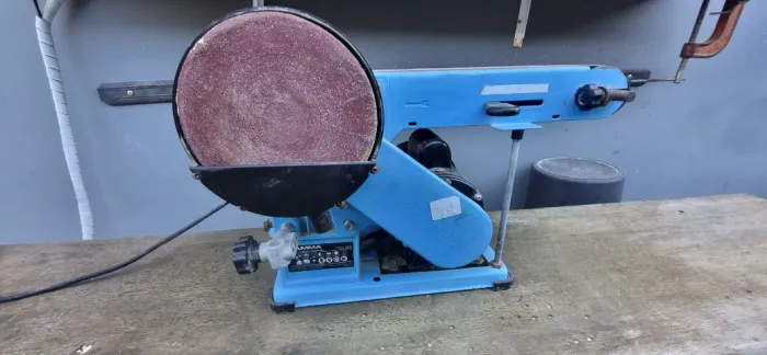 LIXADEIRA DE CINTA 100MM E DISCO PARA BANCADA BIVOLT MARCA GAMMA