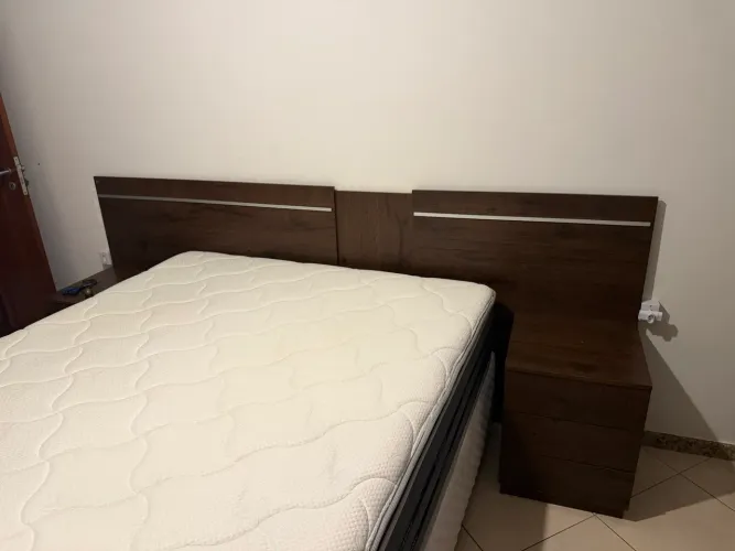cabeceira de cama queen com criado mudo