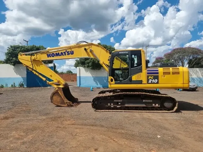 Escavadeira Hidráulica Komatsu Pc210 Ano 2022 - Parcele aqui