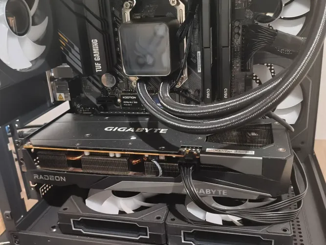 Rx7600 triplo fan gigabyte
