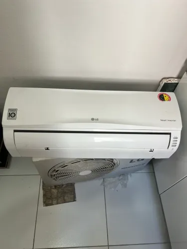 Ar-condicionado LG 12.000BTU GELANDO MUITO