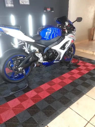 Moto srad 1000