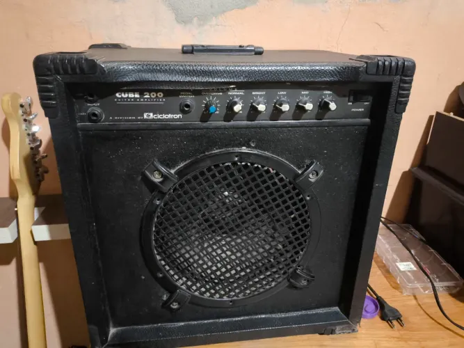 Cubo para guitarra ciclotron