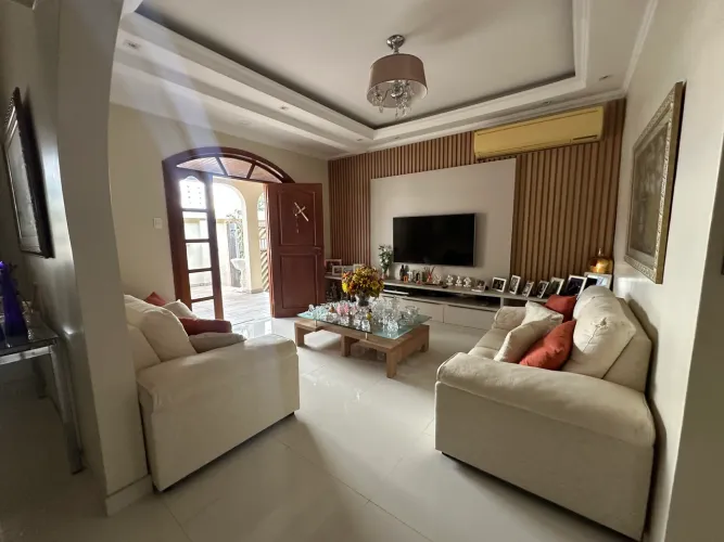 Casa com piscina no Planalto