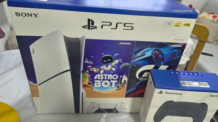Ps5 1 tera com 2 controle fc26 , GTA 5, granturismo 7 e astro bot