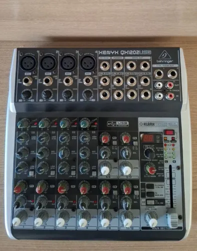Mesa Behringer Xenyx QX1202USB