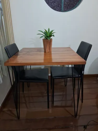 Mesa com 02 cadeiras