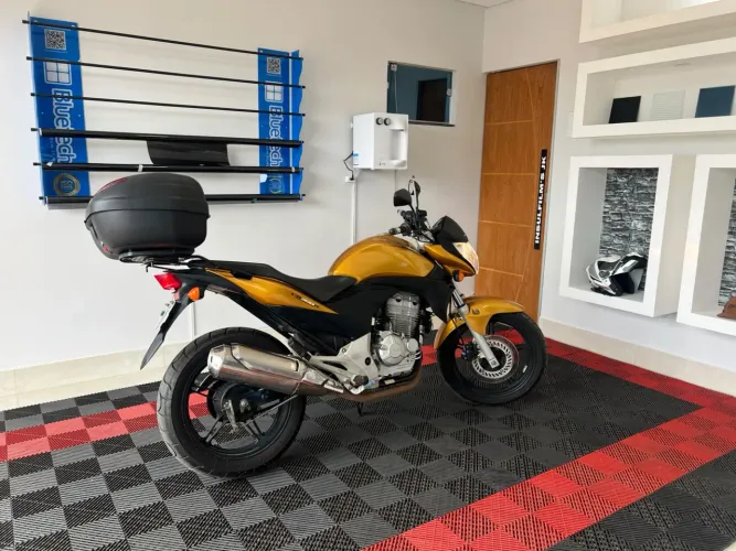 CB 300 Super nova e KM baixo