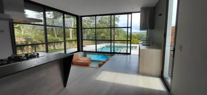 # Oportunidade! Casa de Alto Padrão à Venda no Residencial Verana | 394m² | 3 Suítes | Pi