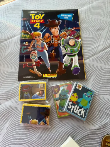 Álbum Ilustrado Toy Story 4 + Cards Inclusos - Completo para Colar!