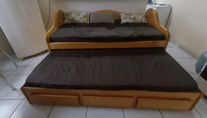 Sofá cama de madeira maciça