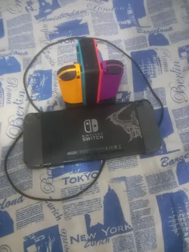 Nintendo switch v1+ base de carregamento de controles e alguns jogos baixado nele