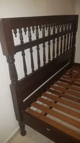 Cama de madeira