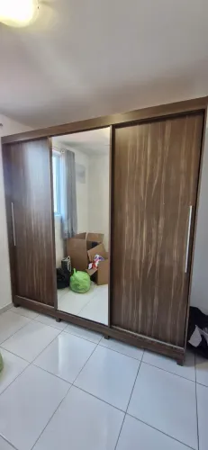 Guarda-Roupa Casal 3 Portas de Correr com Espelho